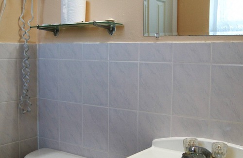 Otonabee-South Monaghan Hotel | Blue Jay Motel