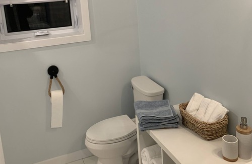 Salem Apartment | Blue Lagoon | Elora - Pool & Coastal Tinyhome