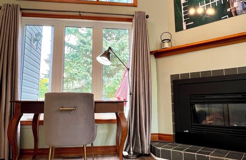 Collingwood House | Blue Mountain Gallery Getaway