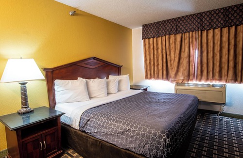 Eagan Hotel | Blue Way Inn and Suites Eagan - 1 King Bed Studio Suite Non Smoking