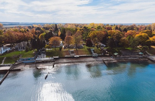 Sarnia House | Bluewater Shores - Luxury LakeFront Getaway