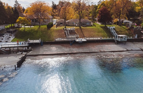 Sarnia House | Bluewater Shores - Luxury LakeFront Getaway