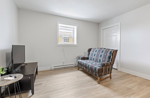 Exeter Apartment | Bo's Bnbs Unit 4 Downtown Exeter
