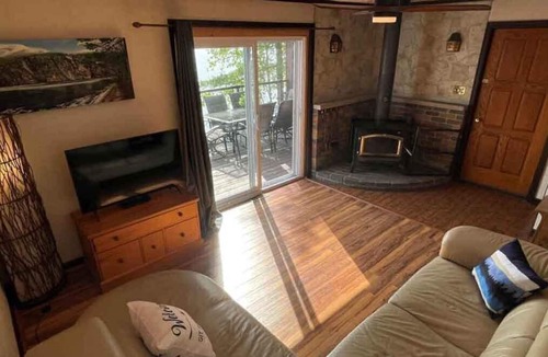 Addington Highlands House | Bon Echo Escape - South