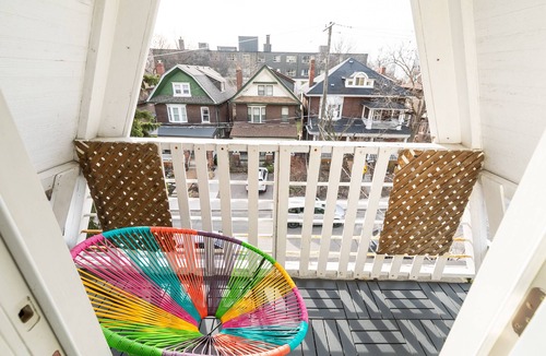 Parkdale Apartment | Boutique Penthouse Designer style 1 BR Suite w/2 Balconies in Toronto Downtown
