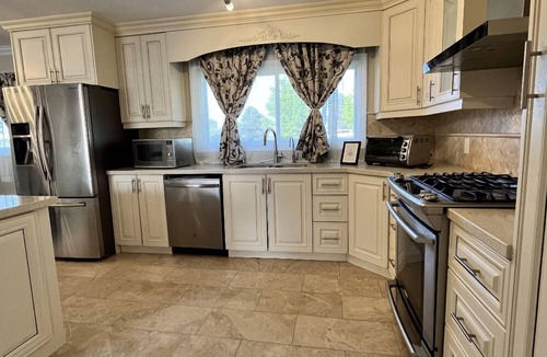 Bradford West Gwillimbury House | Bradford Ontario spacious modern farmhouse main floor