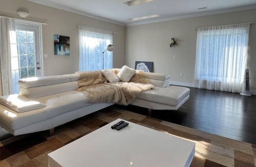 Bradford West Gwillimbury House | Bradford Ontario spacious modern farmhouse main floor