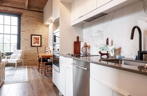 Stratford Apartment | Bradshaw Lofts: Le Bastille