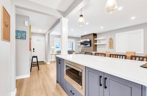 Southeast Calgary House | Brand New Comfy Inner City Oasis