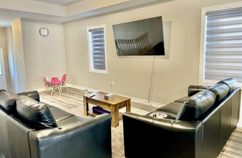 Cobourg House | Brand New Detached Bongalo. 5 minutes from Cobourg Beach