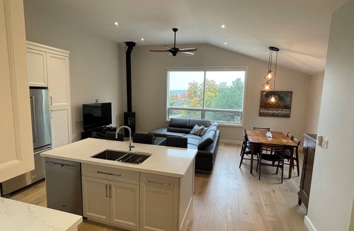 Mansfield Ski Chalet | Brand New Exclusive Chalet with Spectacular Views and Hot Tub