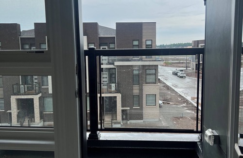 Oakville House | Brand new exec 3 storey TH, 3000 sq foot high ceilings with 4 bdrm. Oakville