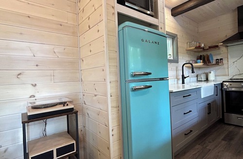 Algoma District Cabin | BRAND NEW - Intimate tiny cabin in Algoma!