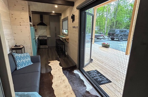 Algoma District Cabin | BRAND NEW - Intimate tiny cabin in Algoma!