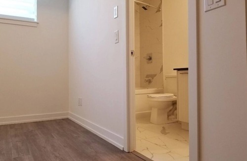 North York House | Brand new townhouse. Whole floor to yourself and private bathroom with tub.