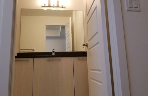North York House | Brand new townhouse. Whole floor to yourself and private bathroom with tub.