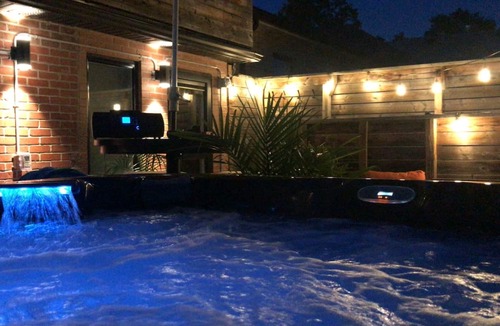 Oakwood Village House | Breathtaking private Hottub Oasis