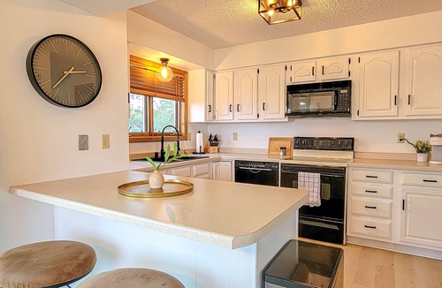 Bemidji Condo | Breezy Hills - Unit 3; Lake Bemidji, King bd, Kayaks, PB Trail!