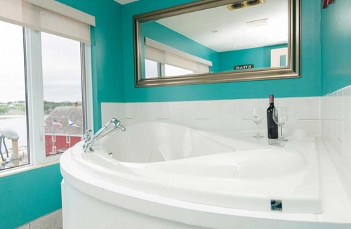 Lunenburg Hotel | Brigantine Inn