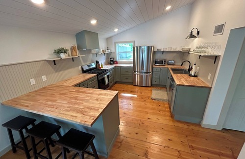 Clear Lake Cabin | Briggs Lake Waterfront Cabin - Ice fishing, snowmobiling, fall colors on lake