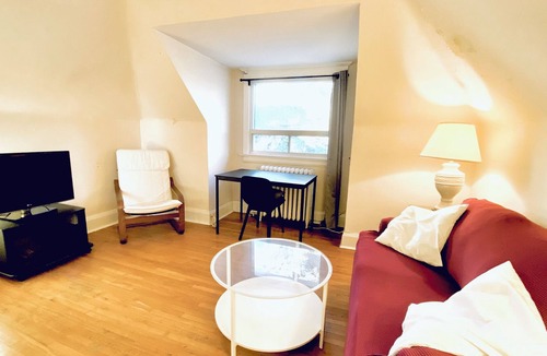 High Park North Apartment | Bright 1 bed next to High Park!