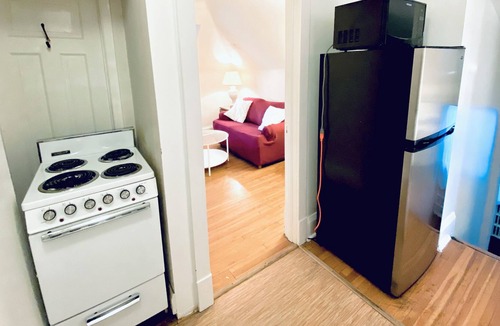 High Park North Apartment | Bright 1 bed next to High Park!