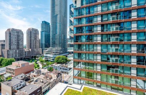 Church and Wellesley Apartment | Bright 1BD & Den in Downtown Toronto