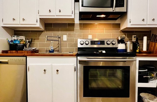 South Lethbridge Condo | Bright 2 Bdrm Upper Suite in Historic Home!