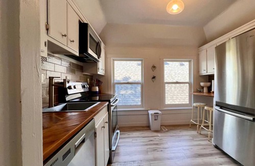 South Lethbridge Condo | Bright 2 Bdrm Upper Suite in Historic Home!
