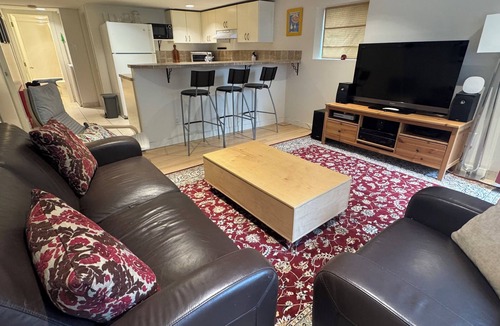 Riley Park House | Bright 2 Bedroom Guest Suite Near Main Street