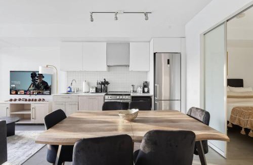 Garden District Apartment | Bright 2BR Condo w Patio Central Toronto Retreat