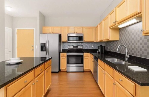 West Seventh Apartment | Bright 2BR Stay | King and 2 Queens + FREE Parking