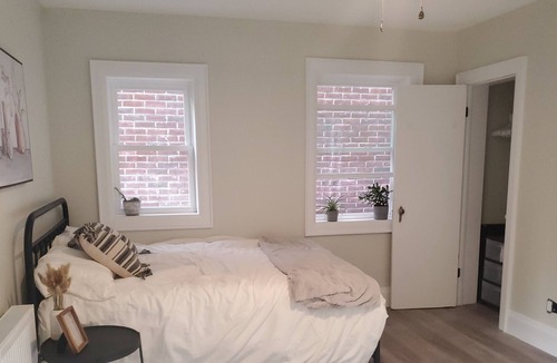Riverdale Apartment | Bright and cozy studio apartment in detached house in the heart of Greektown.