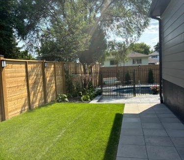 Applewood House | Bright & Cozy 4BR Home for Your Family Stay With Optional Pool Access