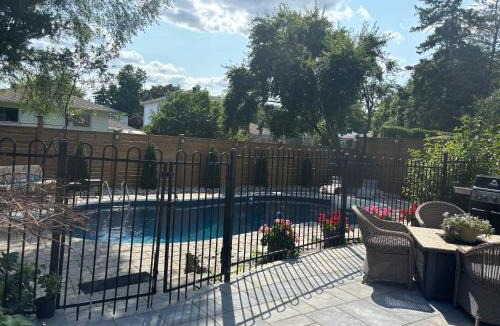 Applewood House | Bright & Cozy 4BR Home for Your Family Stay With Optional Pool Access