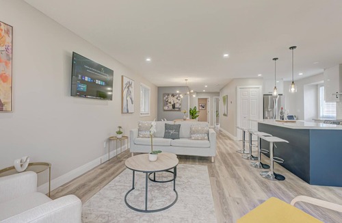 London House | Bright, desired 3BR & Work stations, 2 Ba, & parking, close to UWO & hospitals