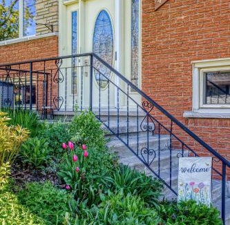 Guelph House | Bright & Modern 1 bedroom unit!