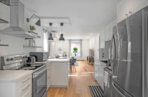Peterborough Apartment | Bright & Modern 2BR | Near DT & Hospital