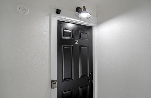 Peterborough Apartment | Bright Modern Flat Mins To Hospital