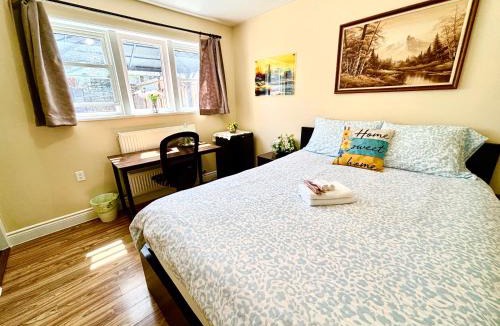 Sullivan House | Bright&Modern Space Perfect for couple and Family Step to public transit in Toronto