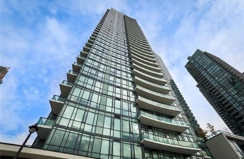 Downtown Mississauga Apartment | Bright *Quarantine Friendly* 1 BD condo in the heart of Mississauga Downtown