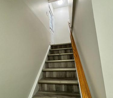 Brampton House | Bright Queen Room close to Sheridan College and Airport