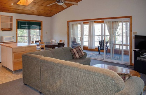 Trent Lakes Cottage | Buckhorn's Angelfire Resort - High View