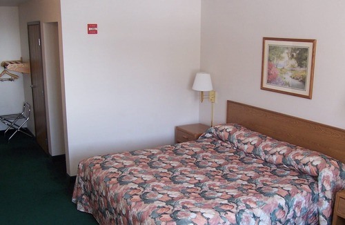 North Branch Hotel | Budget Host Inn & Suites