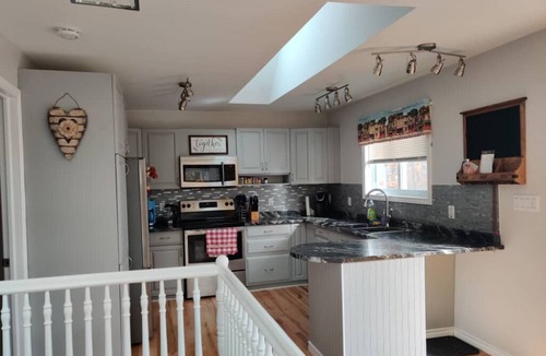 Arden Cottage | Bungalow-Style Cottage in Frontenac County