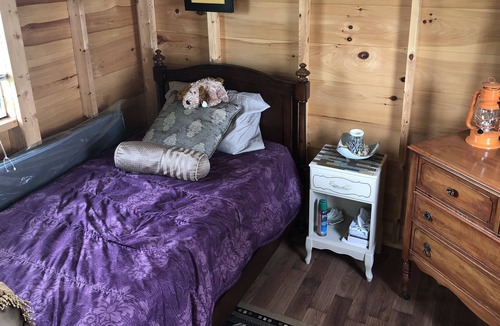 Kawartha Lakes Cabin | Bunkie on the lake