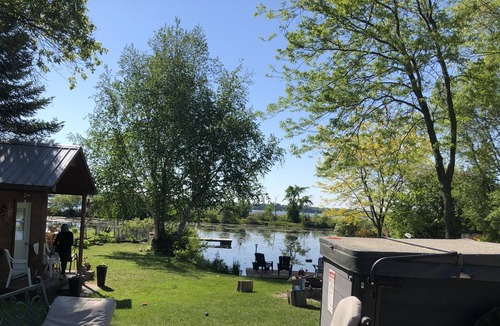 Kawartha Lakes Cabin | Bunkie on the lake