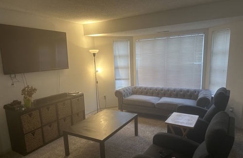 Burnsville Apartment | Burnsville Getaway