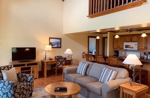 Port Stanton Cottage | Butlers Ridge Cottage- Lakefront Property on Sparrow Lake