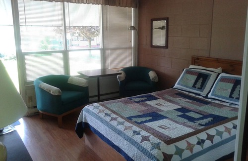 Ivy Lea Hotel | Capricorn Motel Royale Thousand Islands